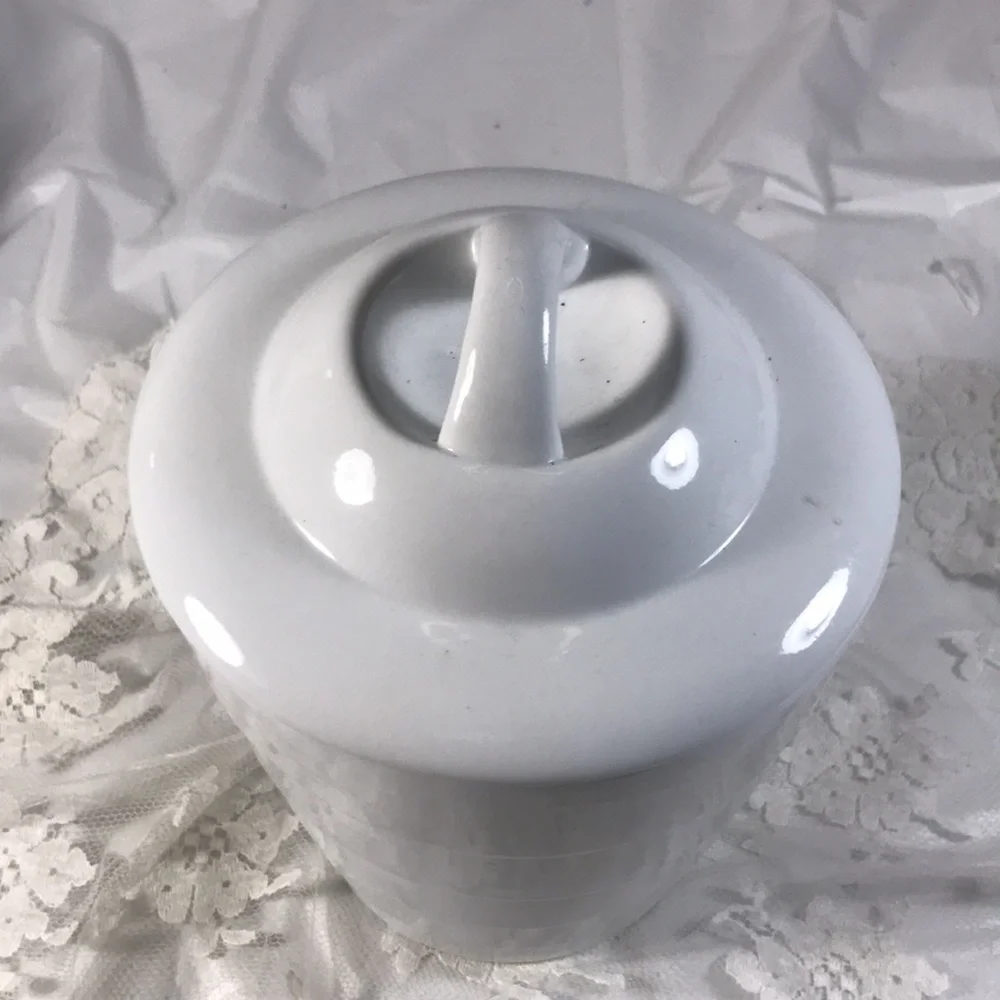 Frank Lloyd Wright 2003 White Ceramic Guggenheim Ribbed Lidded Jar Canister